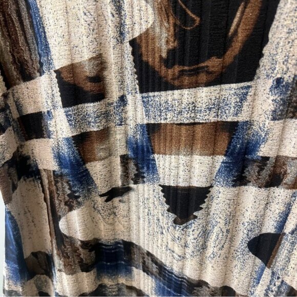 NWOT MODEL FRANCE Graphic Short Sleeve Tunic Top Tee Lightweight, Flowy O/S - Picture 5 of 8